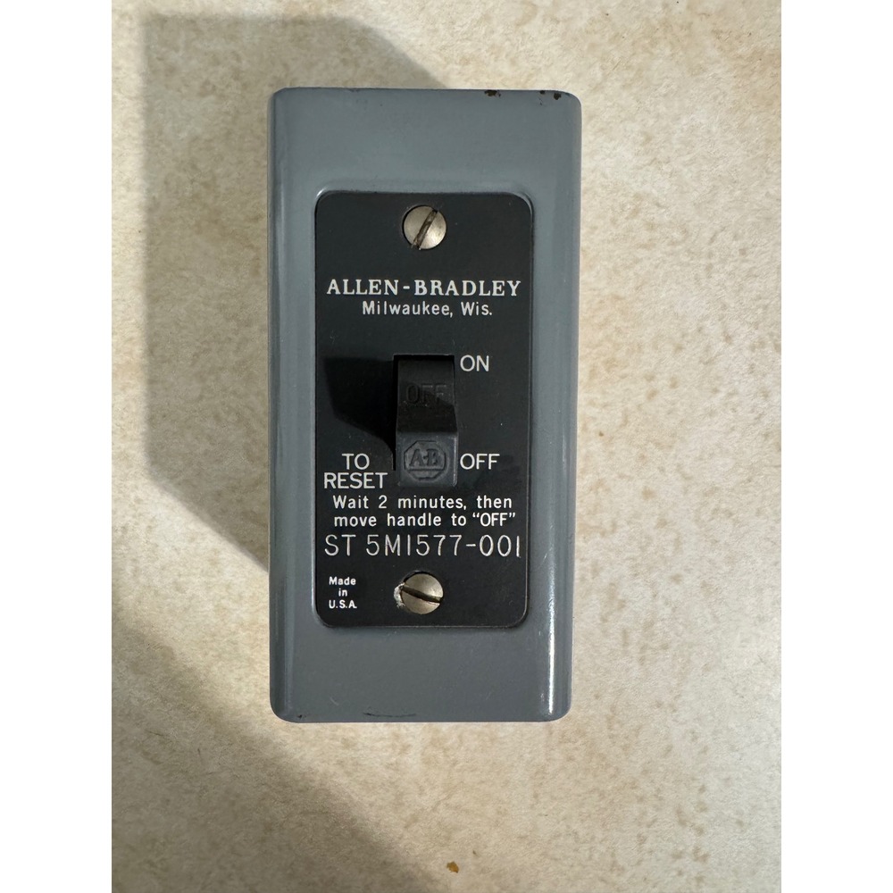 Allen-Bradley ST 5M1577-001‎ Manual Motor Starter Switch Vintage Gray Metal Box